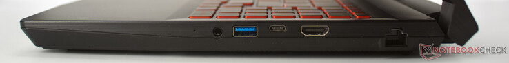 3.5-毫米音频端口，USB-A 3.2（5 Gbit/s），USB-C 3.2（5 Gbit/s），HDMI 2.0（4K UHD高达60 Hz），RJ-45（LAN）。