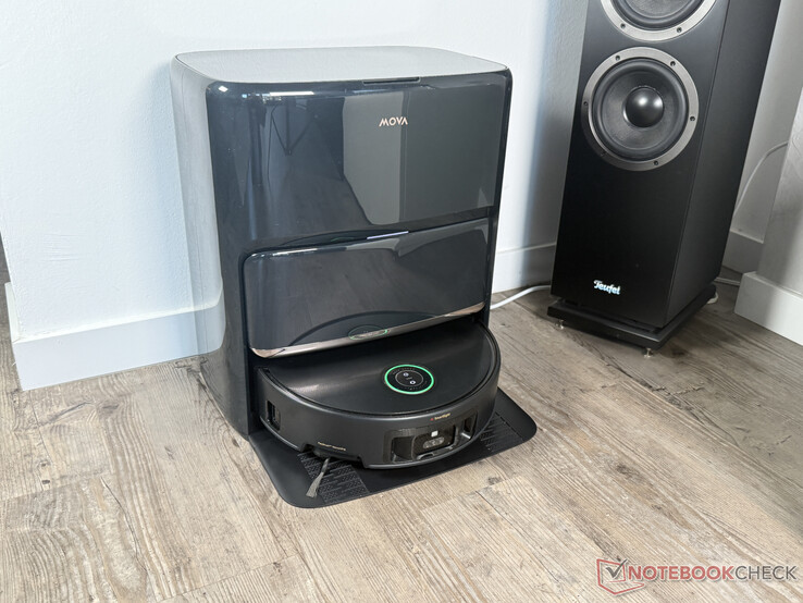 Mova Z60 Ultra Roller 在充电过程中完整运行