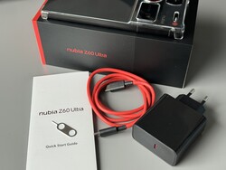 努比亚 Z60 Ultra 包装盒内的物品（照片：Daniel Schmidt）