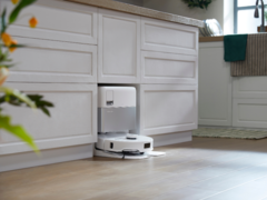 Roborock Qrevo Master 机器人真空吸尘器是 Qrevo 系列的顶级产品。(图片来源：Roborock）
