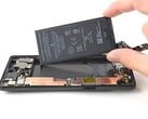 现在可以用谷歌的正品零件来替换Pixel 6a的电池。(图片来源：iFixit)