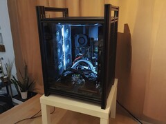 人工智能开发者大卫-诺埃尔（David Noel）仅用 8000 美元就成功地获得了一个配备双 Nvidia Grace-Hopper 超级芯片的人工智能怪物。