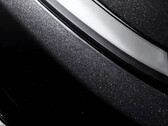 新款 Model Y AWD 现在起价 50,490 美元，采用新的钻石黑颜色。