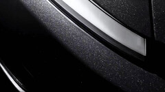 新款 Model Y AWD 现在起价 50,490 美元，采用新的钻石黑颜色。