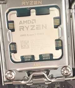 与Ryzen 7 5800X相比，AMD Ryzen 7 700X似乎显示了预期的单核和多核收益。(图片来源：Anandtech论坛的Cortexa99)