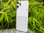 CMF Phone 2 Pro。(图片来源：Daniel Schmidt）