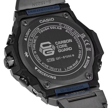 表壳底盖上印有 Carbon Core Guard 品牌标识，以及 Tough Solar 动力和 200 米防水的标记。