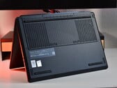 联想Legion 5 15AGP11的底部。