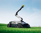 NexLawn Master X 可以向狗扔球，还能摘树上的果子。 图片来源：Mova