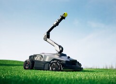 NexLawn Master X 可以向狗扔球，还能摘树上的果子。 图片来源：Mova
