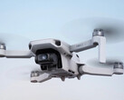 Mini 2 SE失去了Mini 2的4K功能，以达到更便宜的价格标签。(图片来源: DJI)