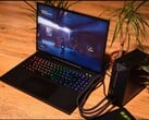 XMG Neo 15 笔记本电脑在运行《控制》游戏时连接到外部水冷装置。(图片来源：XMG/Reddit）