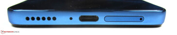 底部：扬声器、麦克风、USB-C 2.0、SIM/MicroSD插槽