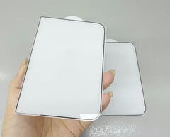 iPhone Ultra屏幕保护膜的泄露图片。