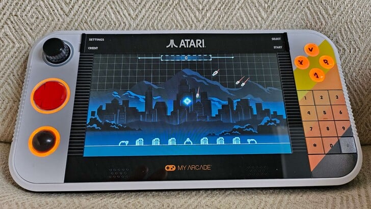 导弹司令部》充值版还可以玩 Trak-Ball（图片来源：Marc Zander，Notebookcheck）