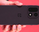 最近在中国发布的新旗舰手机 OnePlus 15。(图片来源：OnePlus）