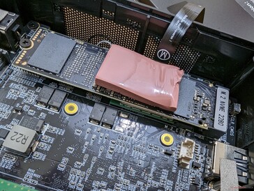 主 M.2 PCIe3 x4 固态硬盘