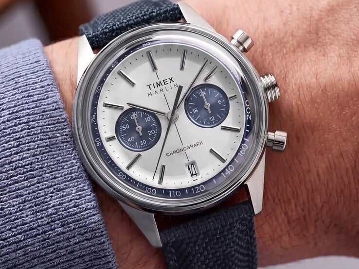 佩戴在手腕上的 Timex Marlin Jet Chronograph TW2Y89900 特写。