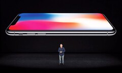 iPhone 19 Pro 将迎来自 iPhone X 以来最重大的重新设计。（图片来源：Apple)