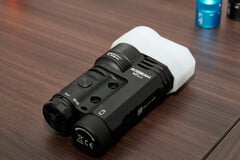 Acebeam M1 2.0 随附一个漫射帽。