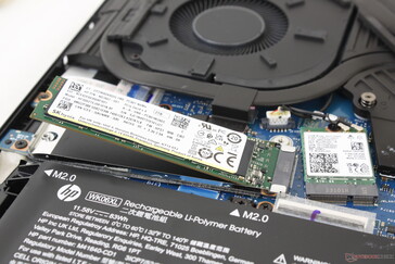 初级M.2 PCIe4 x4 2280 NVMe SSD，去掉了铝屏蔽层