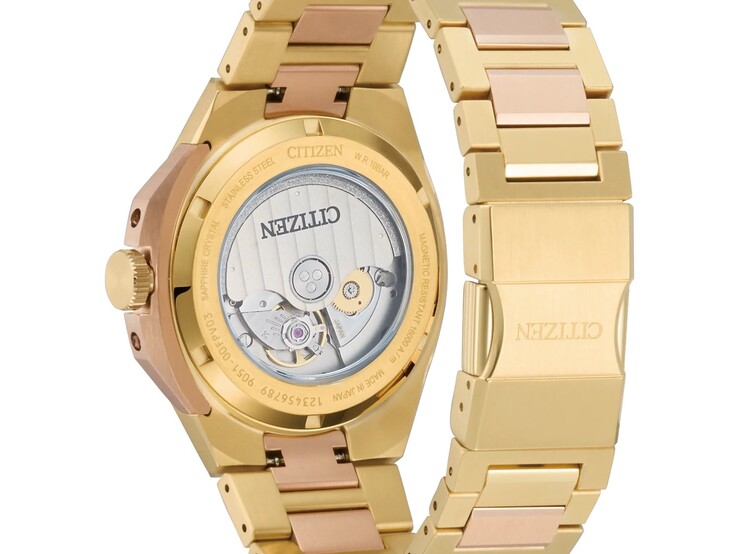 透视表背展示了西铁城自制的 9051 型机芯。 