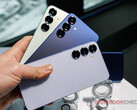 三星Galaxy S25 Plus 为Galaxy 带来了骁龙 8 精英版，硬件与前代产品基本相同（图片来源：Notebookcheck）。