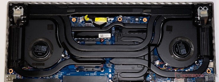 Scar 16 采用三风扇七热管冷却系统，CPU 和 GPU 均为液态金属材质
