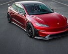 特斯拉 Model 3 装有售后市场空气动力学套件。(图片来源：Unplugged Performance/X）