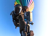 从这张官方预告图中可以看到，新款 GoPro Max 2 刚刚从天而降（图片来源：GoPro）