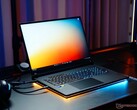 华硕 ROG Strix Scar 18 配备了巨大的 240Hz 迷你 LED 显示屏（图片来源：Notebookcheck）