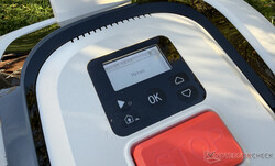 机器人割草机的控制面板和显示屏