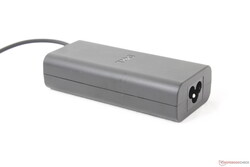 通用 65 瓦 USB-C AC 适配器