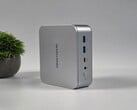 Minisforum M2 迷你 PC 前端端口视图