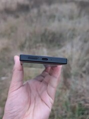 索尼 Xperia 5G 智能手机原型。(图片来源：OLX）