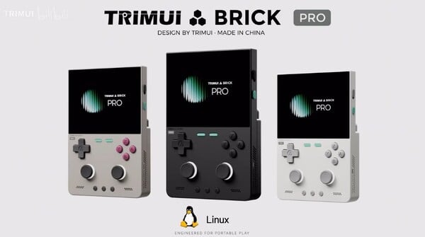 TrimUI Brick Hammer Pro 采用聚碳酸酯外壳，并搭载全志处理器。