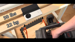 Find N5 能否承受这样的重量？(图片来源：State of Tech via YouTube）