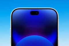 Apple iPhone 18 Pro 可能最终会采用更小的冲孔。(图片来源：yeux1122，已编辑）