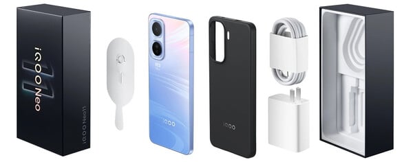 iQooNeo 11 包装盒内附有保护套和充电器。(图片来源:iQoo)