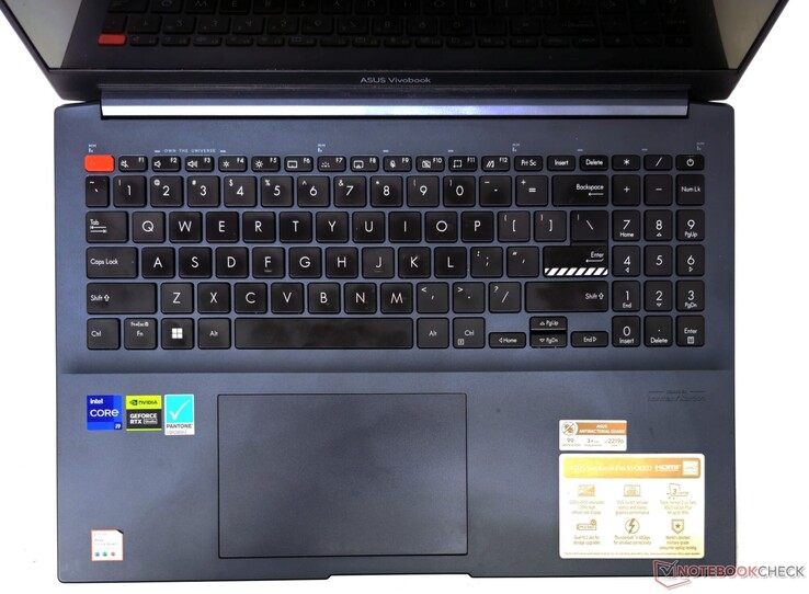 华硕 VivoBook Pro 16 的键盘和触摸板提供了不错的输入体验