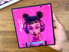 Galaxy Z Fold7(如图)的继任者预计将提供完全无折痕的显示屏,类似于Apple 的首款 iPhone Fold。(图片来源:Techdroider)