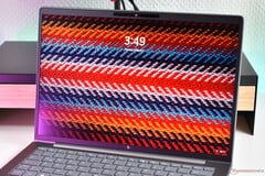 HP ZBook 8 G2a 14 的显示屏。