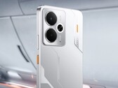 Realme 14 5G 采用机甲风格设计，并以橙色点缀。(图片来源：Realme）