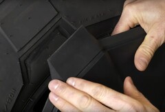 特斯拉的 Cyber Wheel Covers 似乎给这辆 