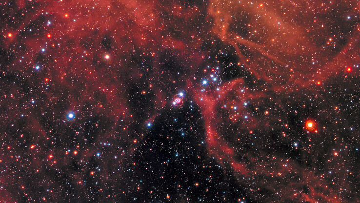 哈勃太空望远镜拍摄的超新星 1987A 的图像。(图片来源：NASANASA, ESA, Robert P. Kirshner (CfA, Moore Foundation), Max Mutchler (STScI), Roberto Avila (STScI))