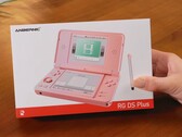 Anbernic RG DS Plus 将装在与手持设备颜色相匹配的包装盒中发货。