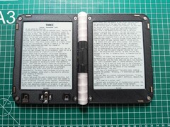DIY 双屏电子阅读器（图片来源：spacerower 在 Reddit 上的帖子）