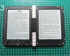 DIY 双屏电子阅读器（图片来源：spacerower 在 Reddit 上的帖子）