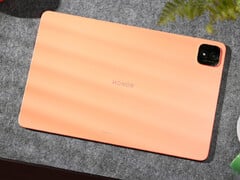 新款 MagicPad 4 将配备 12.1 英寸显示屏。图为：一张展示该平板电脑背面的照片。