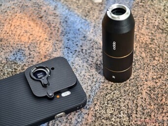 安装在机箱上的镜头支架不仅可以安装两台相机,还可以安装所谓的 "真彩 "相机。